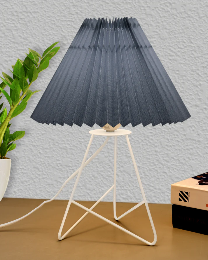 Retro Down to the Wire Metal Table Lamp